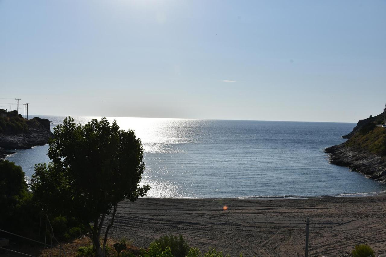 Irene'S Beach Front House Vromopousi 外观 照片
